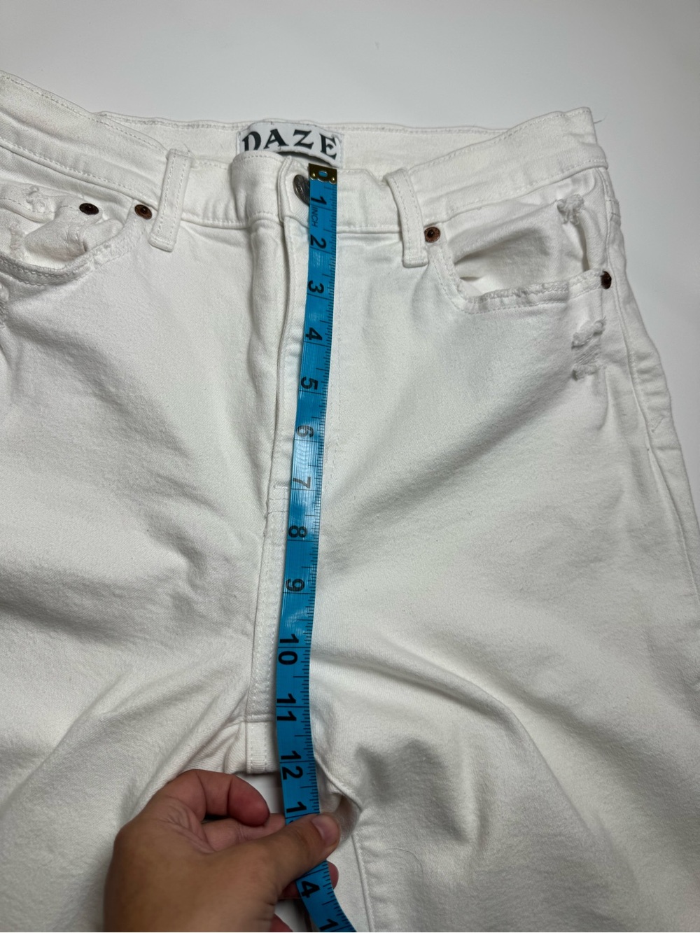 DAZE White Distressed High-Rise Jeans! Size 29! - Picture 8 of 10